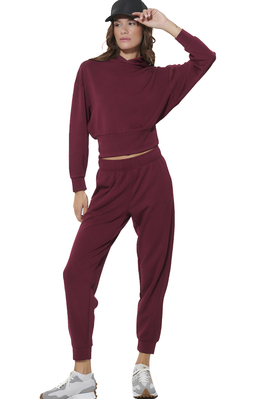 ΓΥΝΑΙΚΕΙΟ CROP MODAL ΦΟΥΤΕΡ ΜΕ ΚΟΥΚΟΥΛΑ Body Action 061622-01-MAROON BANNER