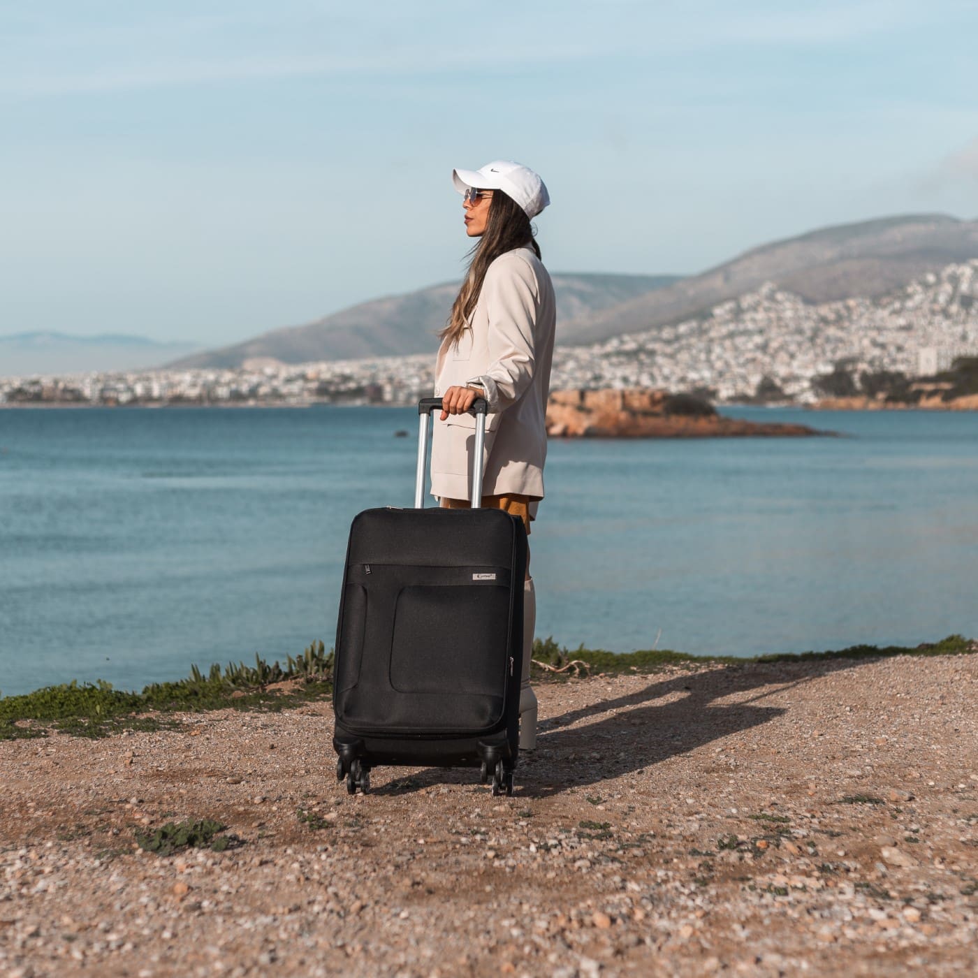 Βαλίτσα trolley Cardinal 3800 μεσαία 66x25x40 cm μαύρη