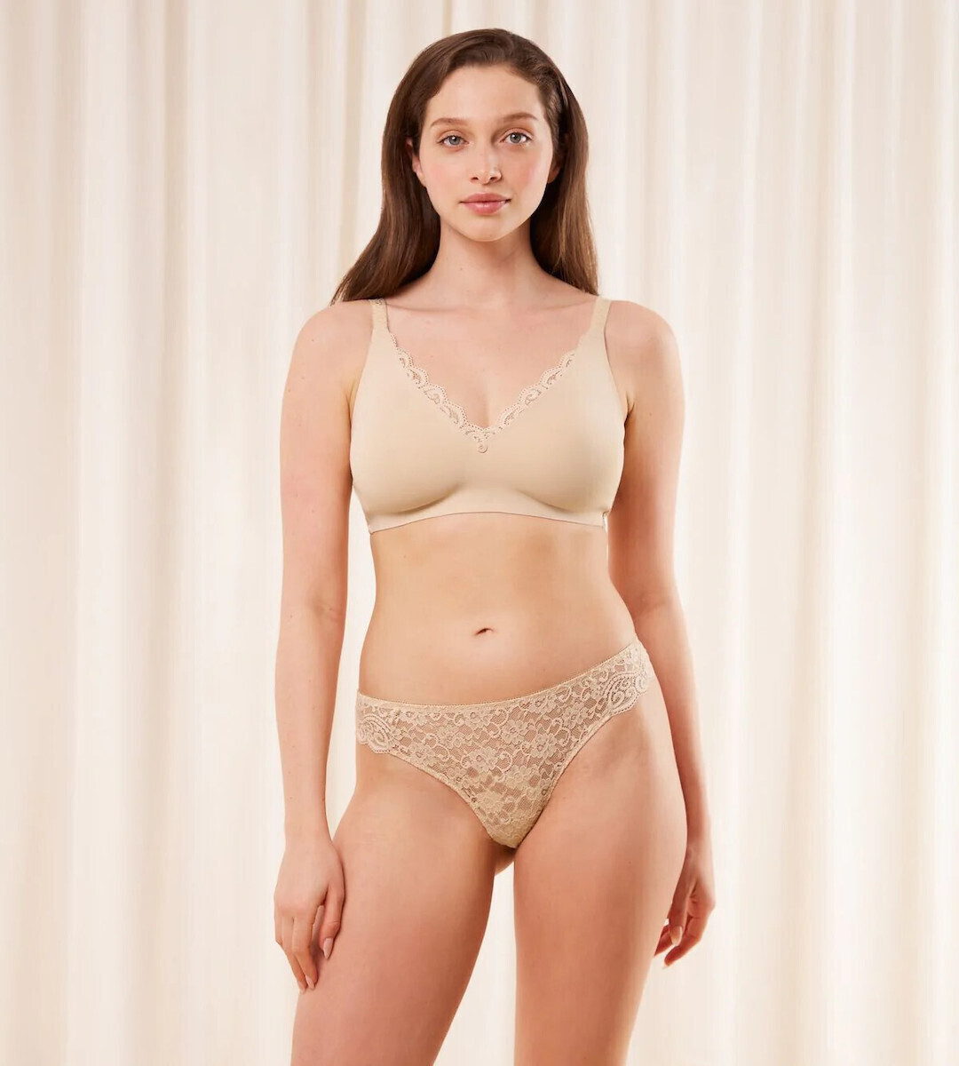 Σουτιέν minimizer Χωρίς Μπανέλα TRIUMPH AMOURETTE N01 10210668-0026 ΜΠΕΖ